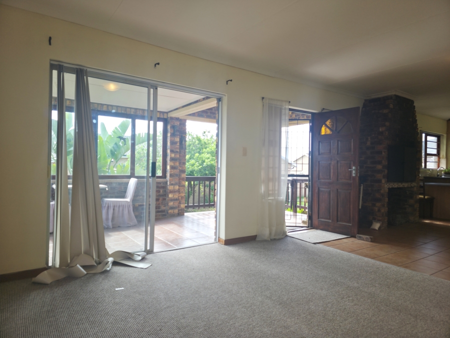 3 Bedroom Property for Sale in Wavecrest Eastern Cape